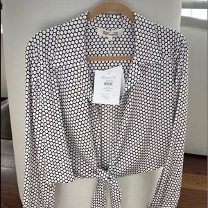 DVF Silk black/White Print LS wrap blouse